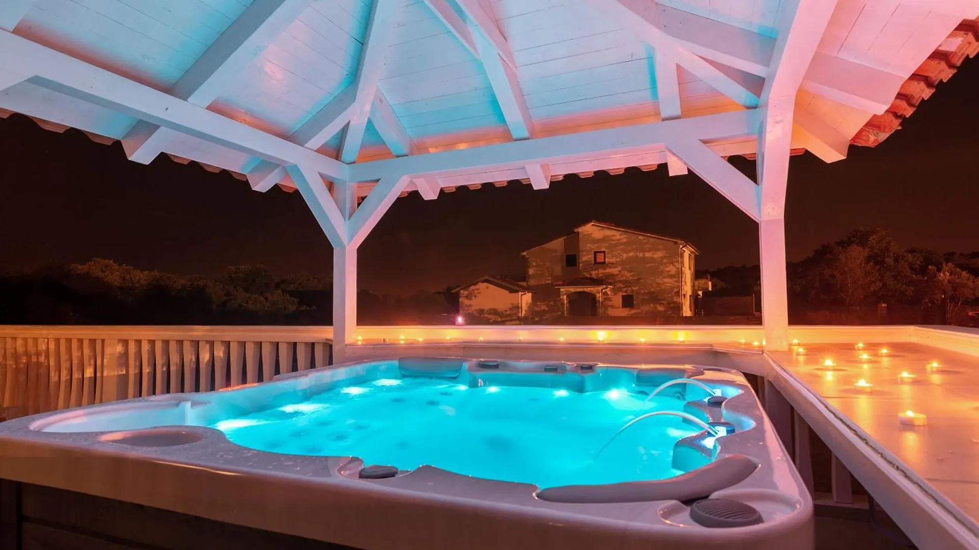Ferienwohnung Mit Jacuzzi, Garten Und Parkplatz Liznjan Apartment
