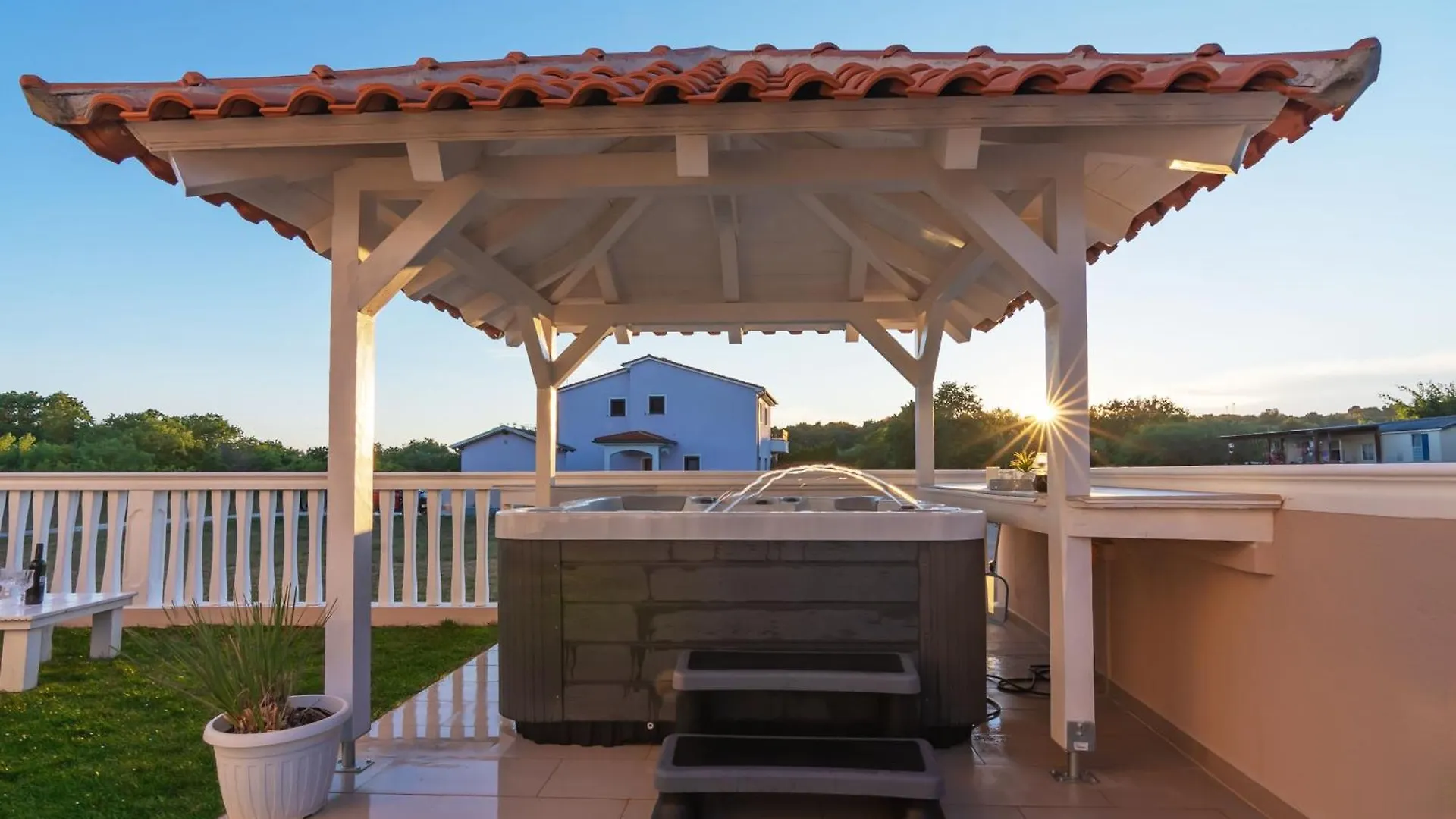 Ferienwohnung Mit Jacuzzi, Garten Und Parkplatz Liznjan 0*,