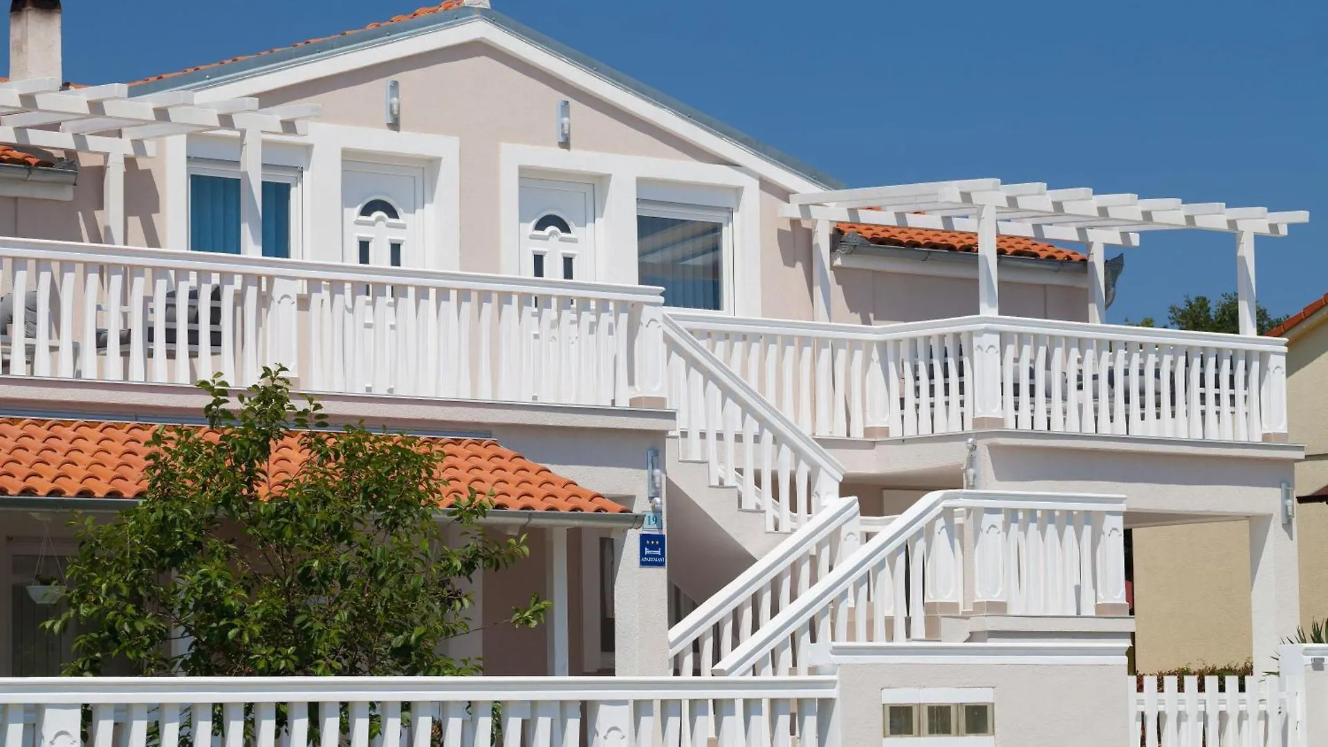 Ferienwohnung Mit Jacuzzi, Garten Und Parkplatz Liznjan Apartment