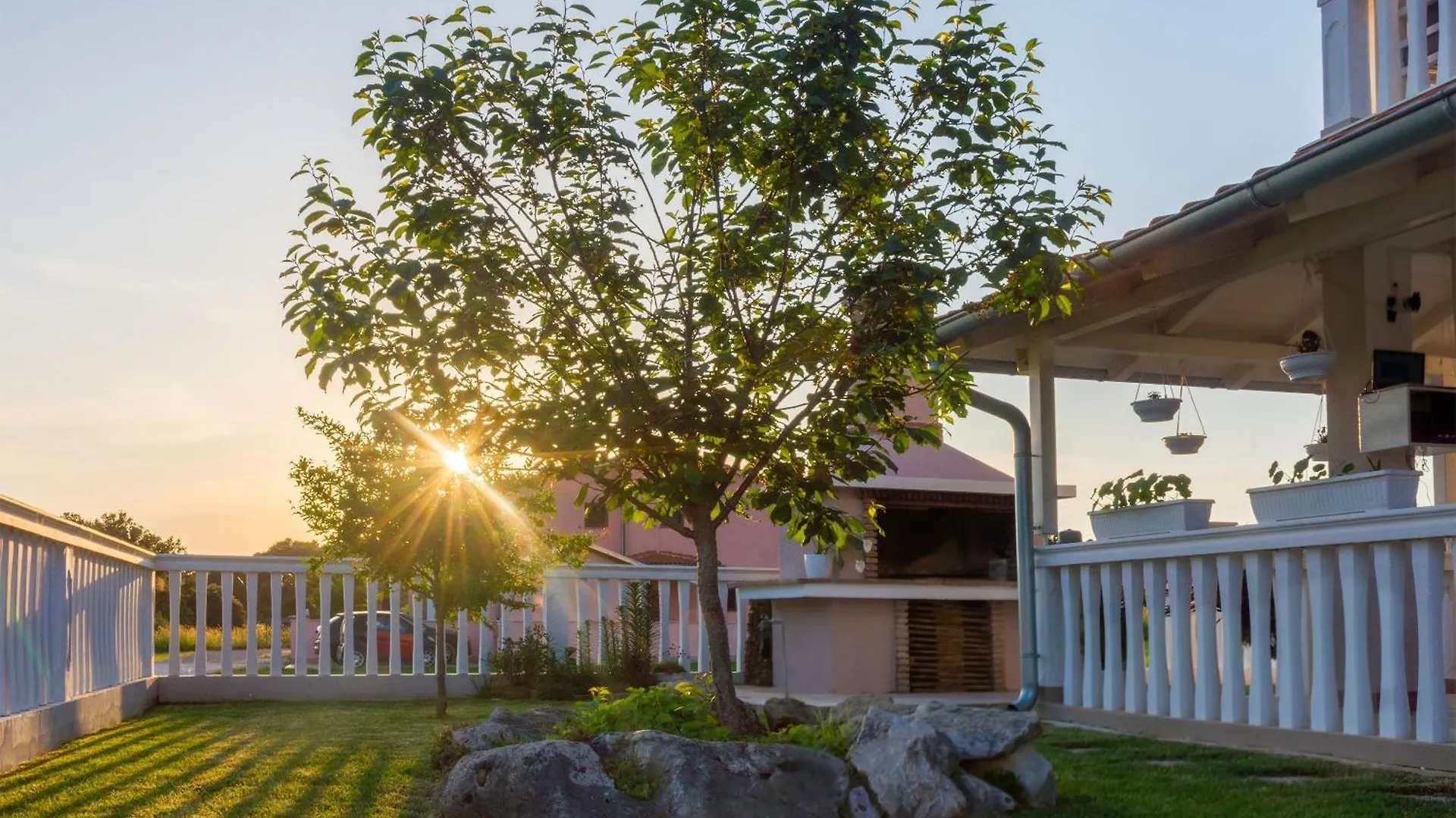 Ferienwohnung Mit Jacuzzi, Garten Und Parkplatz Liznjan