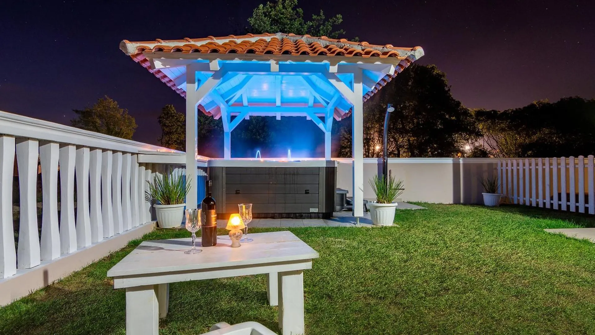 Ferienwohnung Mit Jacuzzi, Garten Und Parkplatz Liznjan